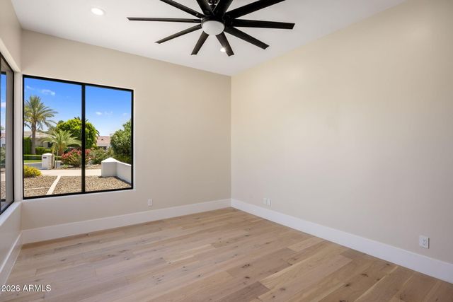 7101 E BELMONT Avenue, Paradise Valley, AZ 85253