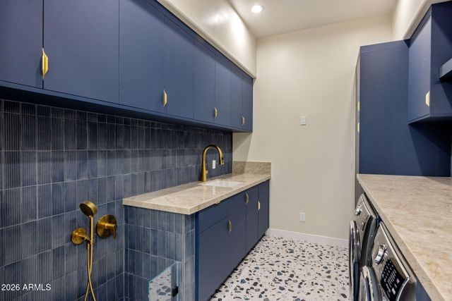 7101 E BELMONT Avenue, Paradise Valley, AZ 85253