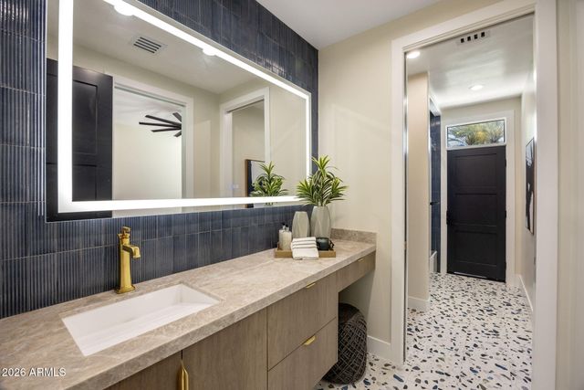 7101 E BELMONT Avenue, Paradise Valley, AZ 85253