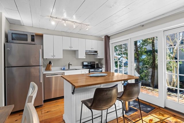 4 Hyannis Point Rd 4, Mashpee, MA 02649