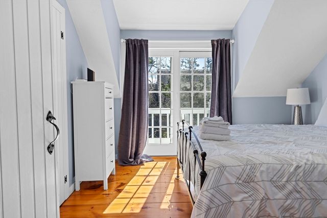 4 Hyannis Point Rd 4, Mashpee, MA 02649