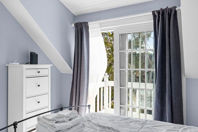 4 Hyannis Point Rd 4, Mashpee, MA 02649