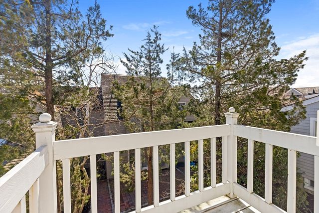 4 Hyannis Point Rd 4, Mashpee, MA 02649