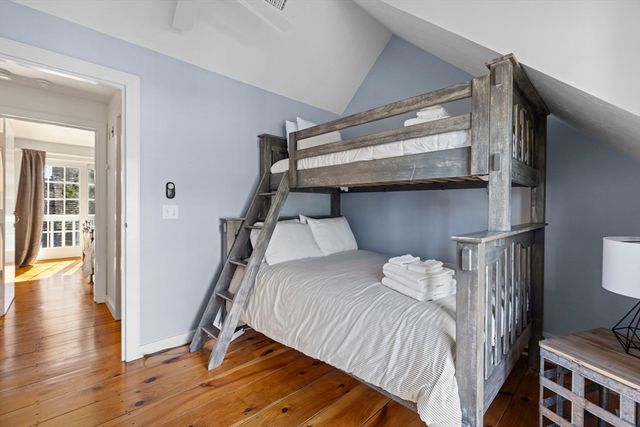 4 Hyannis Point Rd 4, Mashpee, MA 02649