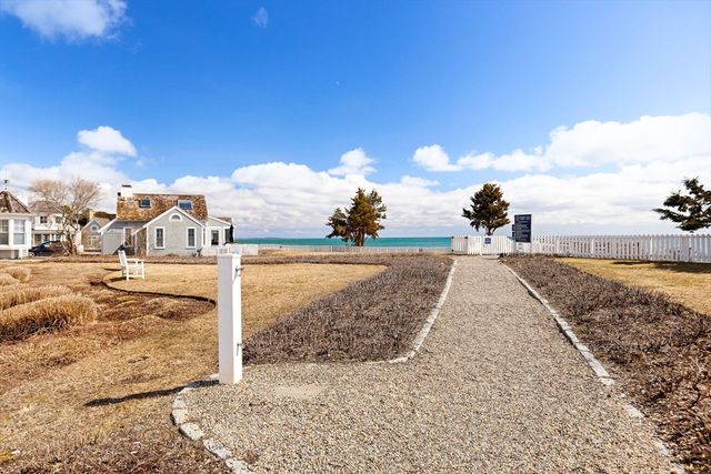 4 Hyannis Point Rd 4, Mashpee, MA 02649