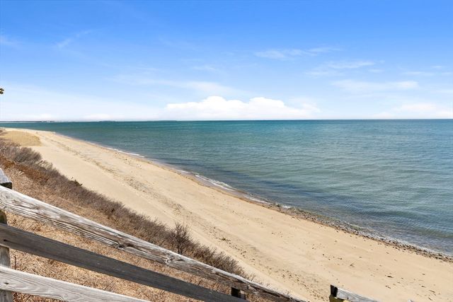 4 Hyannis Point Rd 4, Mashpee, MA 02649