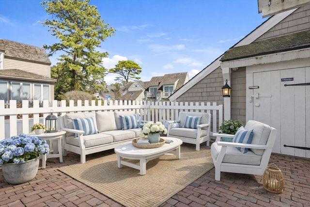 4 Hyannis Point Rd 4, Mashpee, MA 02649