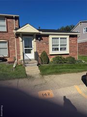 19918 Great Oaks Circle 136, Clinton Township, MI 48036