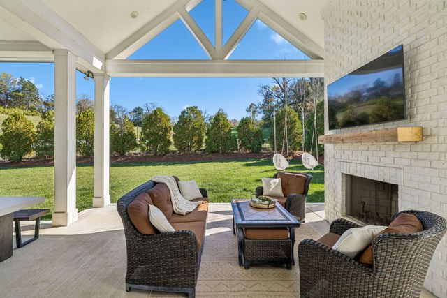 2246 Brakeman Ln, Thompsons Station, TN 37179