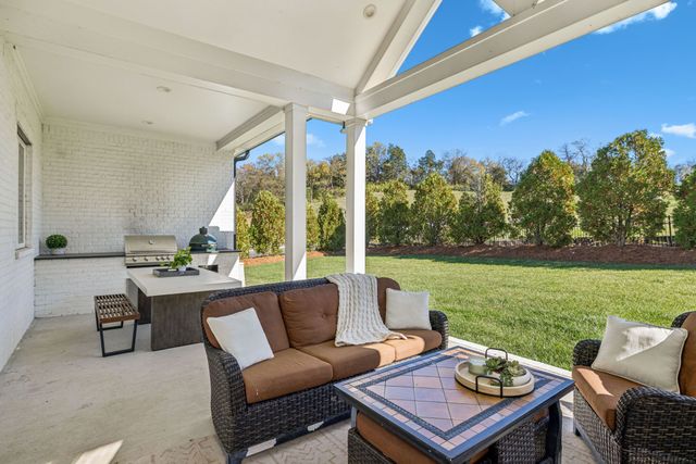 2246 Brakeman Ln, Thompsons Station, TN 37179