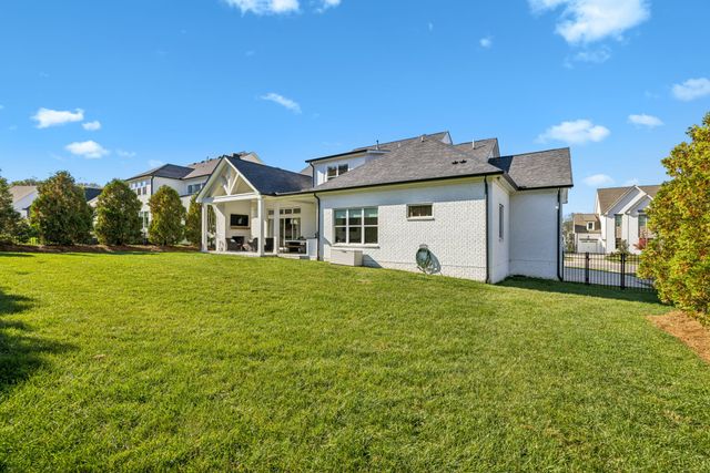 2246 Brakeman Ln, Thompsons Station, TN 37179