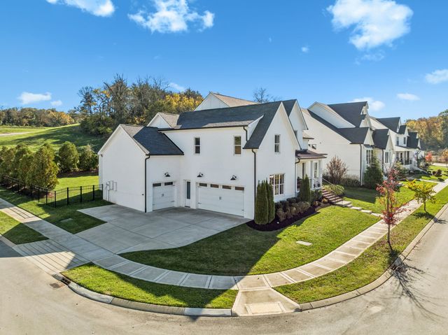 2246 Brakeman Ln, Thompsons Station, TN 37179