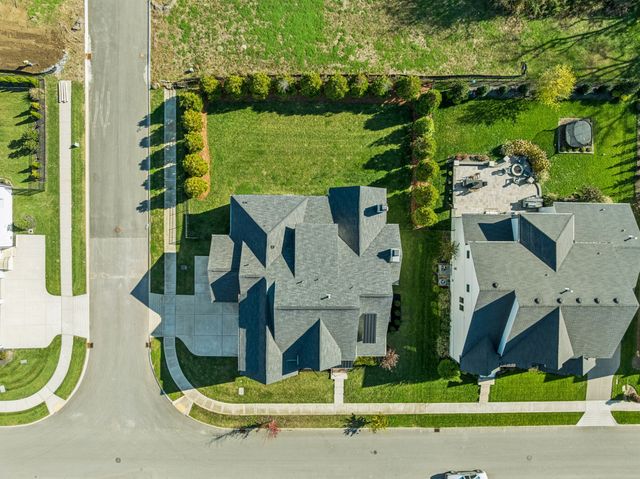 2246 Brakeman Ln, Thompsons Station, TN 37179