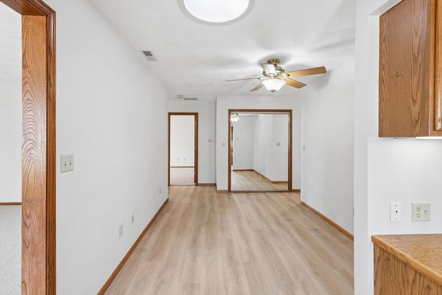 621 4th Avenue 3, De Witt, IA 52742