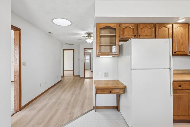 621 4th Avenue 3, De Witt, IA 52742
