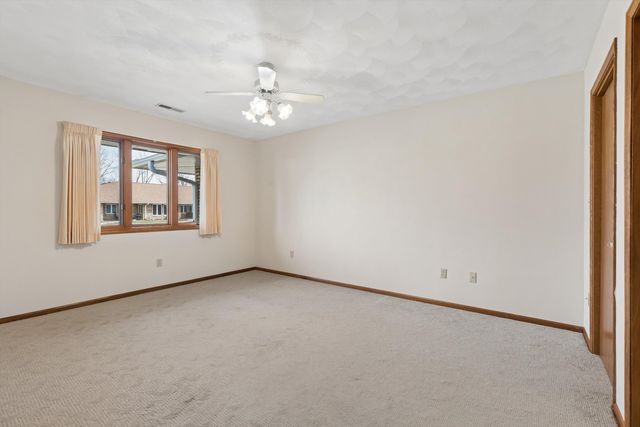 621 4th Avenue 3, De Witt, IA 52742