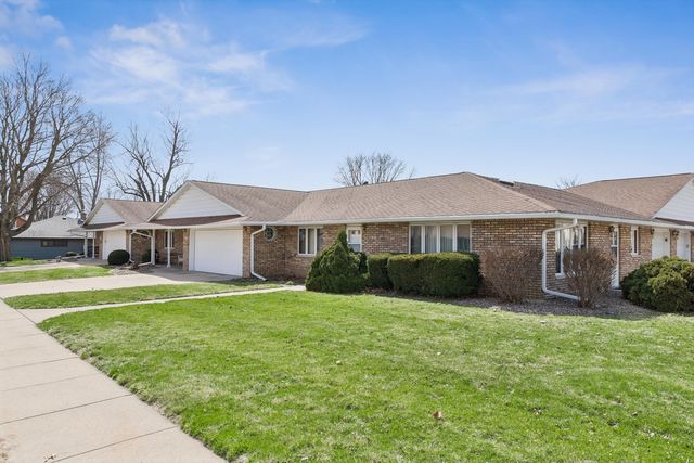 621 4th Avenue 3, De Witt, IA 52742