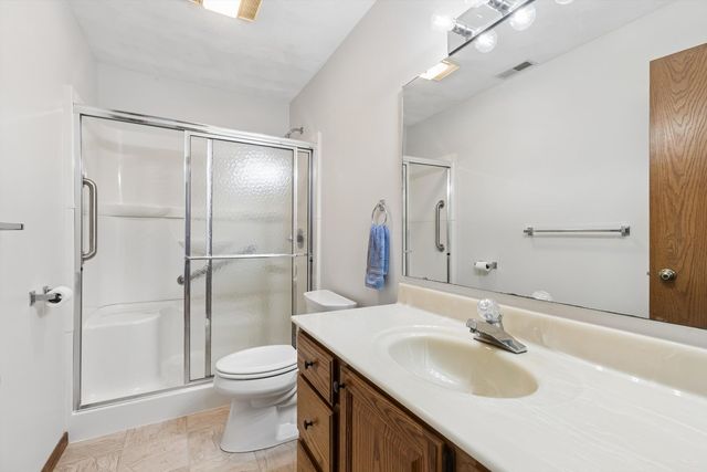621 4th Avenue 3, De Witt, IA 52742