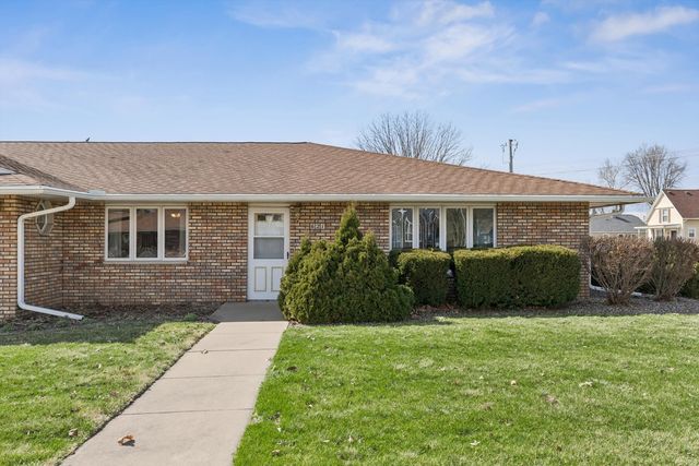 621 4th Avenue 3, De Witt, IA 52742