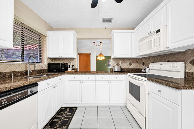 7055 Marlberry Ln 7055, Tamarac, FL 33321
