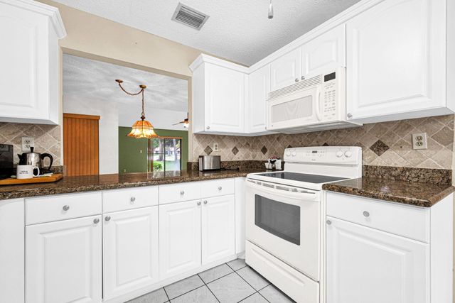 7055 Marlberry Ln 7055, Tamarac, FL 33321