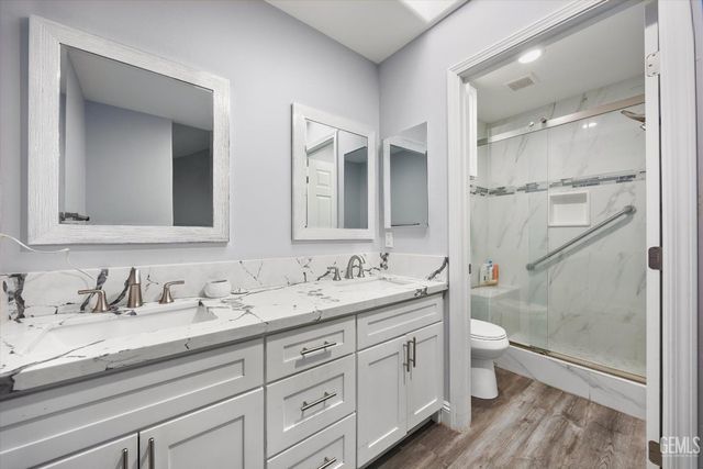 8917 Worrell Court, Bakersfield, CA 93311