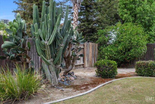 8917 Worrell Court, Bakersfield, CA 93311