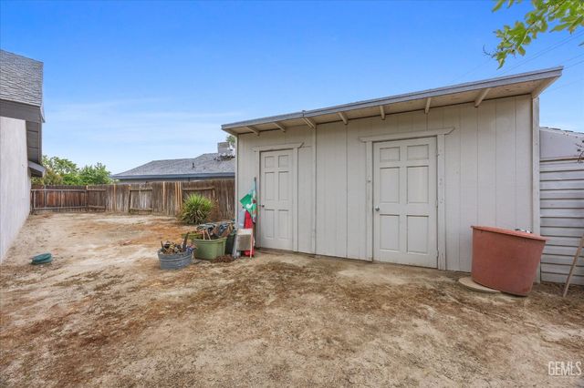 8917 Worrell Court, Bakersfield, CA 93311