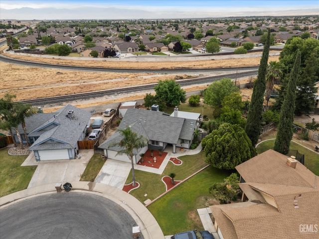 8917 Worrell Court, Bakersfield, CA 93311
