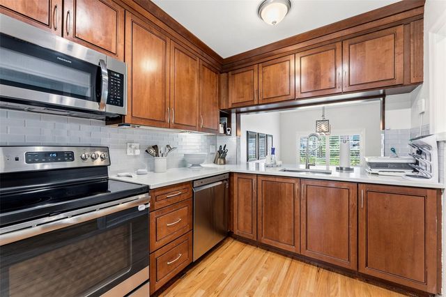 2605 W BALLAST POINT BOULEVARD, Tampa, FL 33611