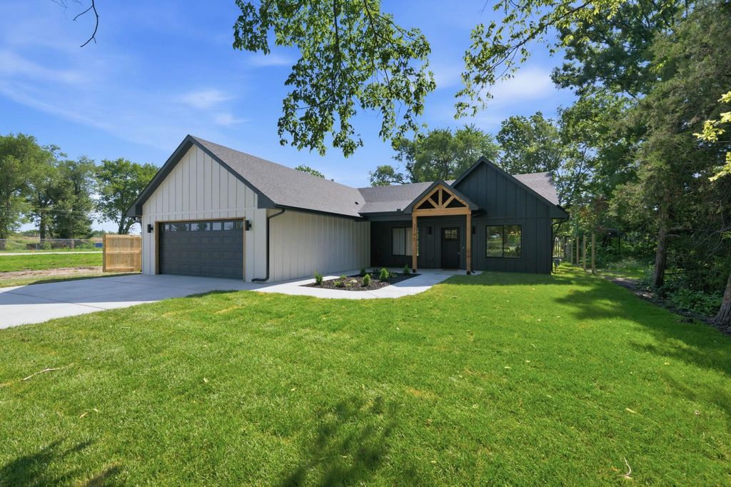 3748 N N Salina Rd, Wichita, KS 67204