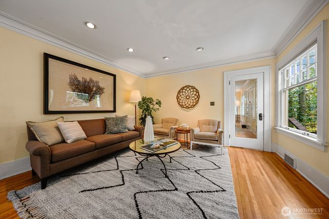 1019 NE 62nd Street, Seattle, WA 98115