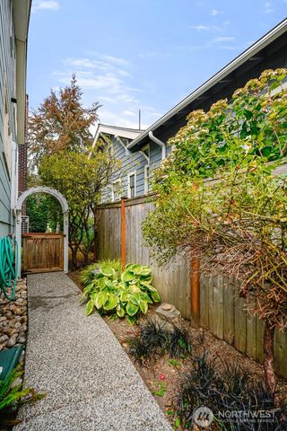 1019 NE 62nd Street, Seattle, WA 98115
