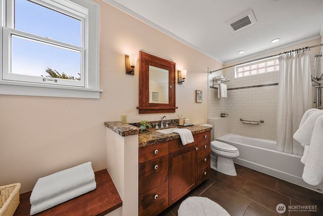 1019 NE 62nd Street, Seattle, WA 98115