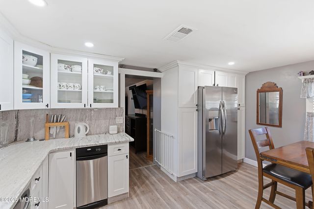 7 Marl Road, Farmingdale, NJ 07727