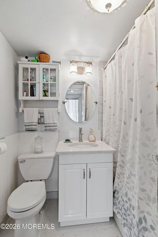 7 Marl Road, Farmingdale, NJ 07727