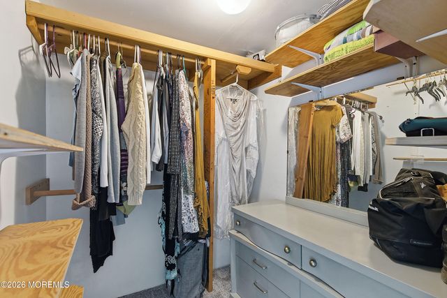 7 Marl Road, Farmingdale, NJ 07727