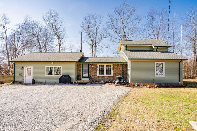 7 Marl Road, Farmingdale, NJ 07727