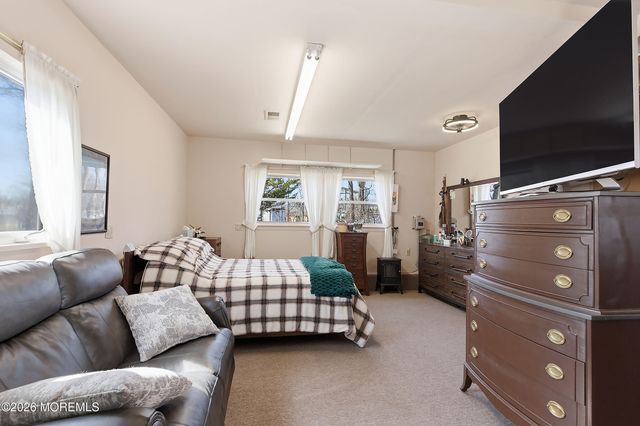 7 Marl Road, Farmingdale, NJ 07727