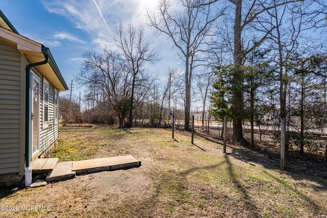 7 Marl Road, Farmingdale, NJ 07727