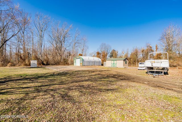 7 Marl Road, Farmingdale, NJ 07727