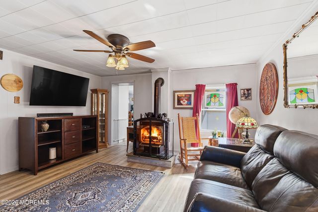 7 Marl Road, Farmingdale, NJ 07727