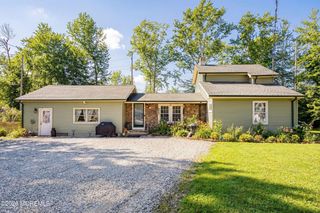 7 Marl Road, Farmingdale, NJ 07727