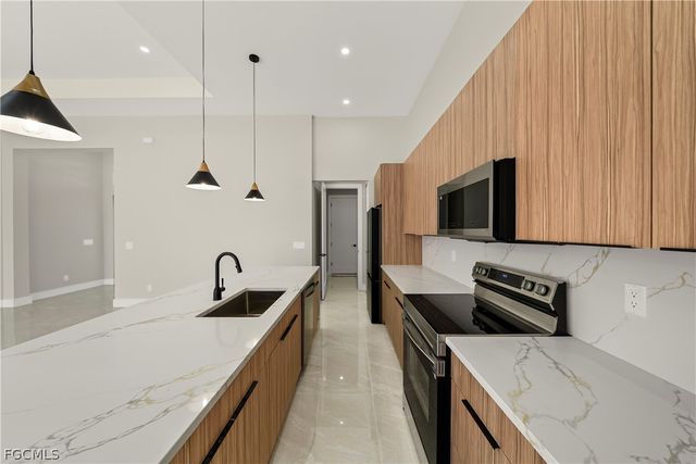 862 Nimitz BLVD, Lehigh Acres, FL 33974