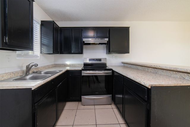 3844 Waldorf Street, Fort Worth, TX 76119