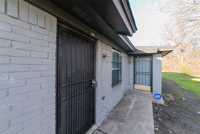 3844 Waldorf Street, Fort Worth, TX 76119