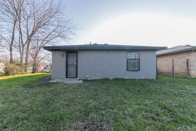 3844 Waldorf Street, Fort Worth, TX 76119