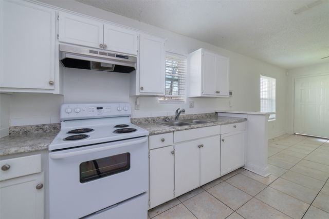 3844 Waldorf Street, Fort Worth, TX 76119