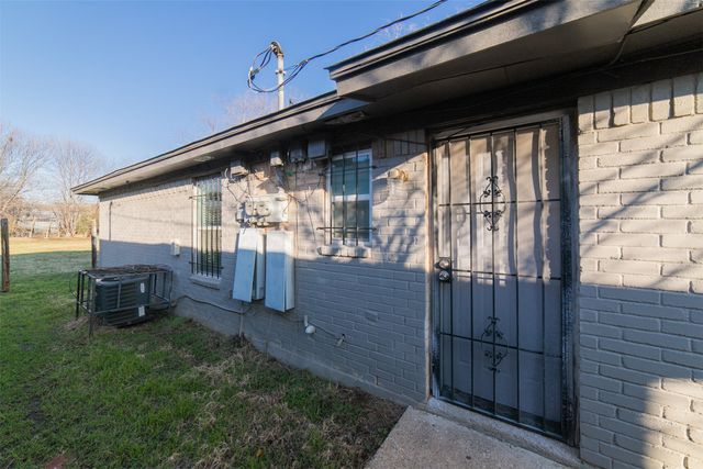 3844 Waldorf Street, Fort Worth, TX 76119