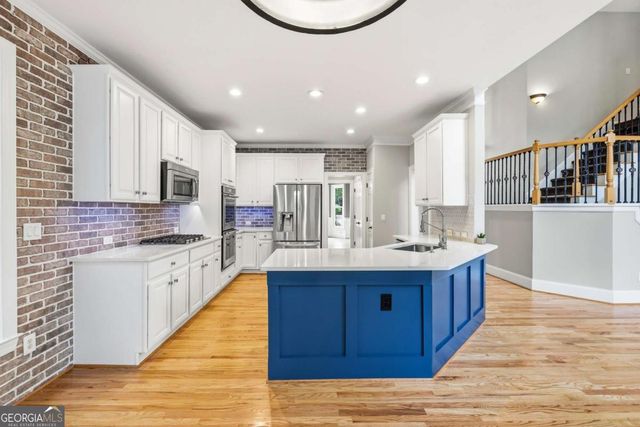 215 Lynwood Court, Roswell, GA 30075